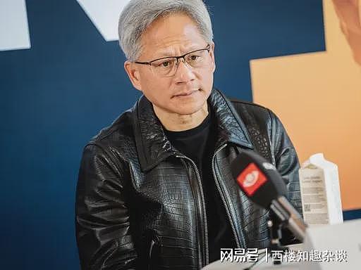 30℃北京再穿皮衣！黄仁勋不热吗？偏执穿搭背后藏着大故事（图） - 1