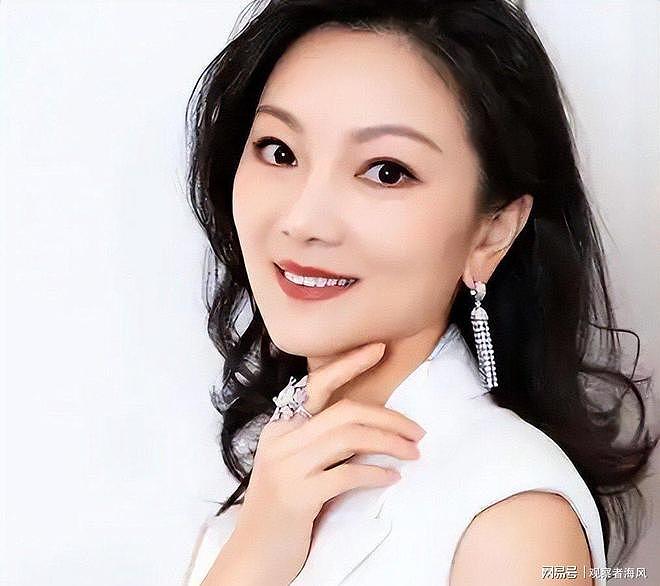 隐忍27年终爆发？张艺谋妻子陈婷深夜撤销认证，现状让全网看清真相（组图） - 14