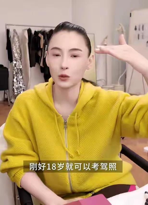 张柏芝母亲节晒仨儿子,8岁三胎儿子出镜,眼睛小小自带沉稳气场(组图) - 3