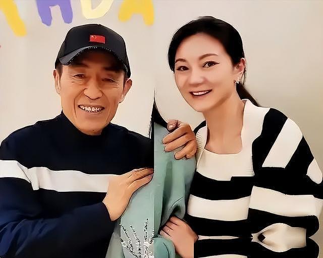 张艺谋也没想到，养了27年的陈婷，竟会亲手摘掉张艺谋妻子的认证 - 4