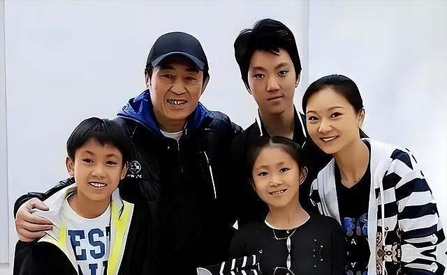 张艺谋也没想到，养了27年的陈婷，竟会亲手摘掉张艺谋妻子的认证 - 5