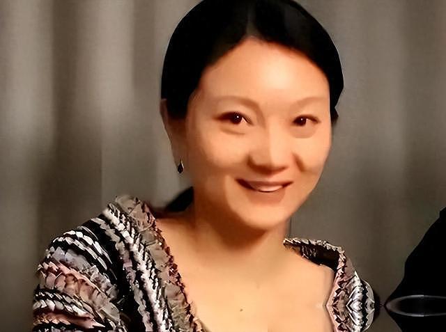张艺谋也没想到，养了27年的陈婷，竟会亲手摘掉张艺谋妻子的认证 - 9