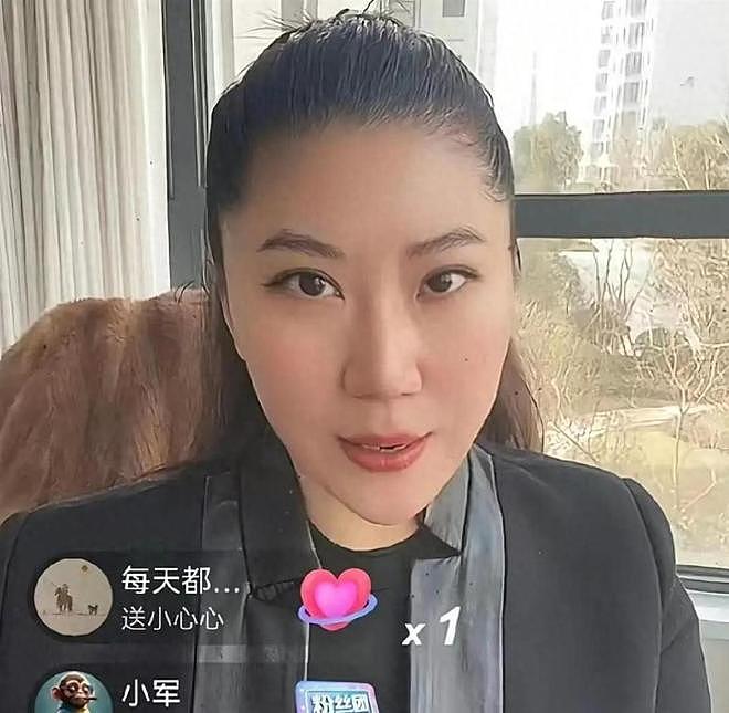 90岁谢贤被Coco爆料,分手原因:他身体跟不上我,现已坐轮椅出行 - 1