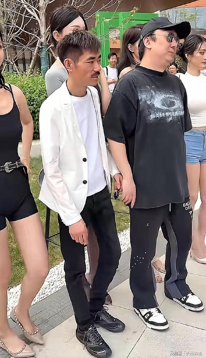 王思聪模仿者携一众时尚美女出席活动刷屏网络！本尊此前怒爆粗口 - 2
