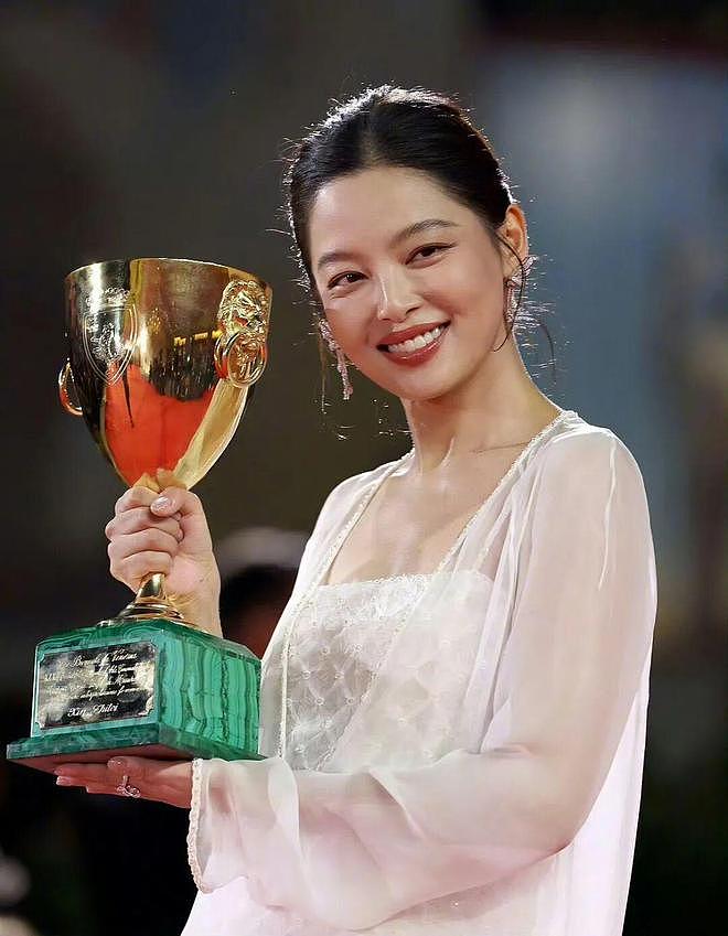 辛芷蕾的好莱坞梦,刚起飞就“悬了”?(组图) - 15