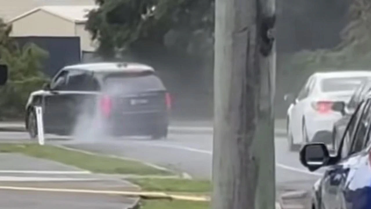 澳街头上演“速度与激情”！价值超$18万被盗路虎连环撞车，轮毂冒烟终被截停（视频组图） - 3