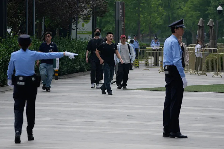 迎特朗普扰民?社畜们不怒反笑:还是西药见效快(组图) - 1