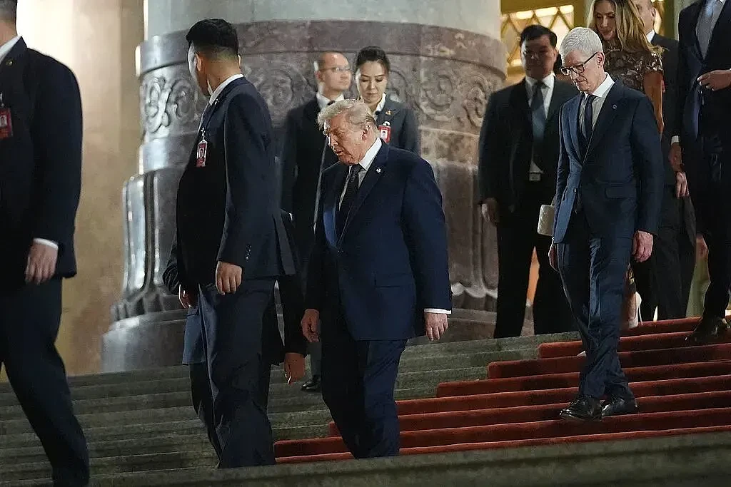 没上特朗普专机的库克,提前到了北京....(图) - 1