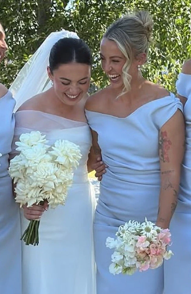 840万播放量！澳伴娘婚礼上大跳热舞，长裙瞬间崩裂当众走光（视频/组图） - 5
