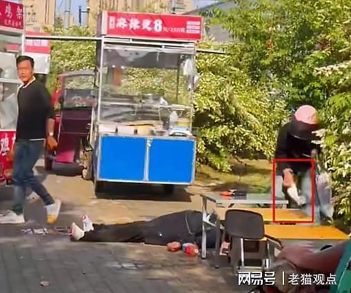 夜市闹剧！少妇当众脱内裤套男子嘴，丈夫全程目睹（组图） - 4