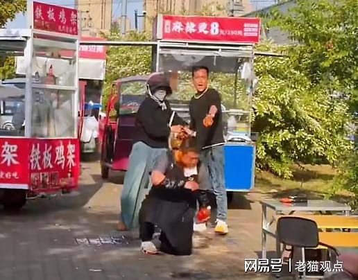 夜市闹剧！少妇当众脱内裤套男子嘴，丈夫全程目睹（组图） - 5