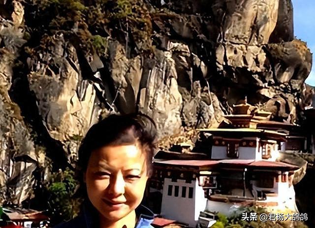 北京大姐为爱砸500万筑寺庙,和小19岁僧人相伴12年,现状如何? - 1