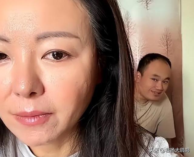 北京大姐为爱砸500万筑寺庙,和小19岁僧人相伴12年,现状如何? - 17