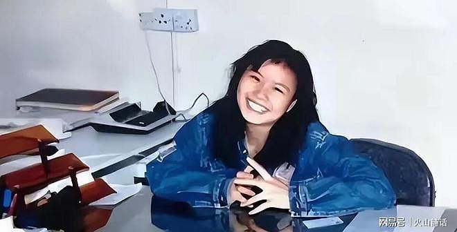 晚宴上,坐在库克和马斯克中间的女子叫周群飞!传奇经历引发瞩目 - 3
