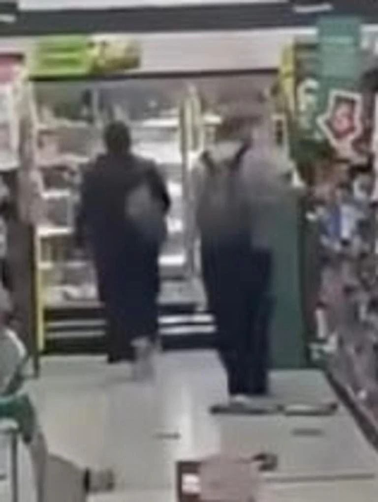 澳Woolies遭青少年疯狂打砸，商品散落一地！超市无奈拉响警报（视频/组图） - 2