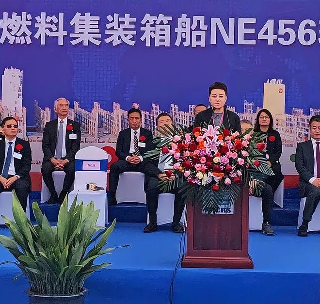 曹德旺没想到，儿子平稳接班才半年，女儿凭一个举动再次给他长脸（组图） - 36