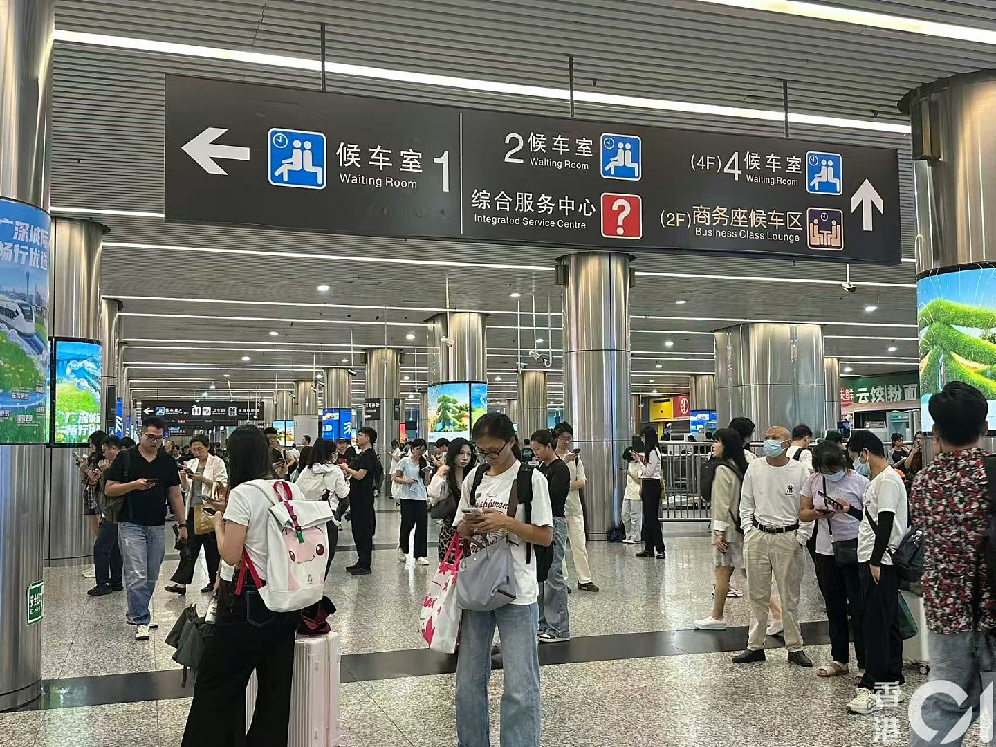 暴雨瘫痪铁路!广州东站旅客排长龙改签叹:到站才知停驶(组图) - 2