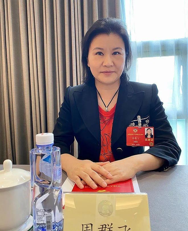 出生湖南小山村,5岁丧母15岁当打工妹,如今坐马斯克和库克中间(组图) - 7
