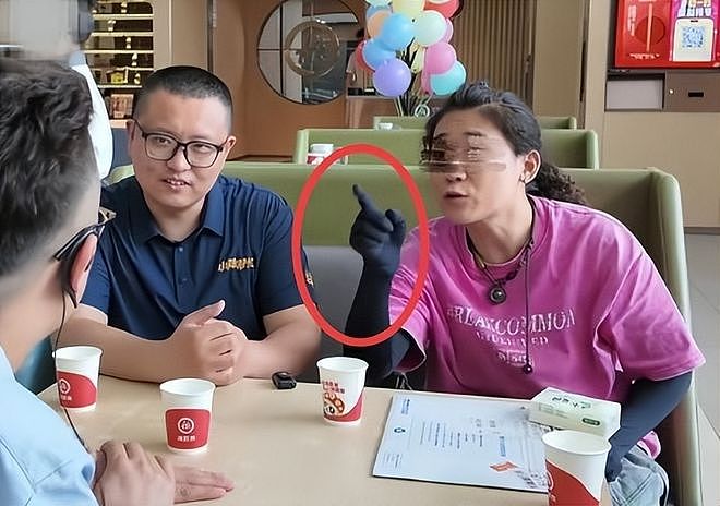 海底捞烫伤事件:孩子乱跑,服务员提醒了三次,嚣张指了店长三次(组图) - 4