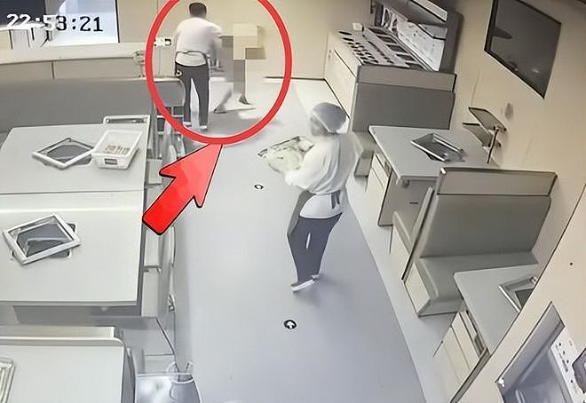 海底捞烫伤事件:孩子乱跑,服务员提醒了三次,嚣张指了店长三次(组图) - 5