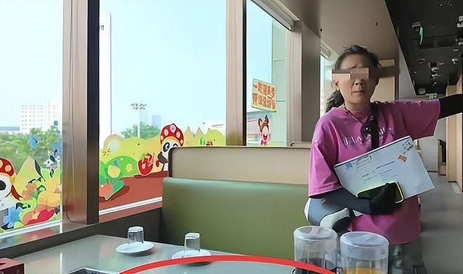 海底捞烫伤事件:孩子乱跑,服务员提醒了三次,嚣张指了店长三次(组图) - 8