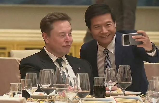 马斯克儿子带火虎头包，品牌方急了！网友：全球首富来了也得带货？ - 18