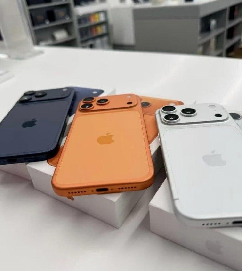 库克随特朗普访华，网友疯狂吐槽：你的iPhone烫吗？（组图） - 2