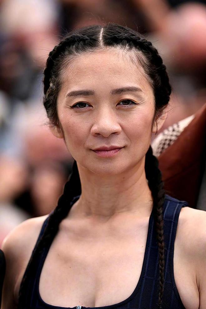 丢人丢到国外！中国网红登上戛纳红毯，被工作人员驱赶赖着不走（组图） - 2