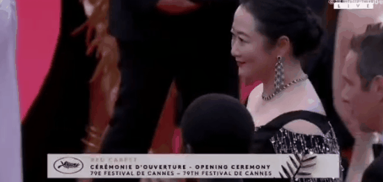 丢人丢到国外！中国网红登上戛纳红毯，被工作人员驱赶赖着不走（组图） - 14