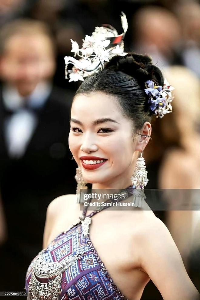 丢人丢到国外！中国网红登上戛纳红毯，被工作人员驱赶赖着不走（组图） - 19