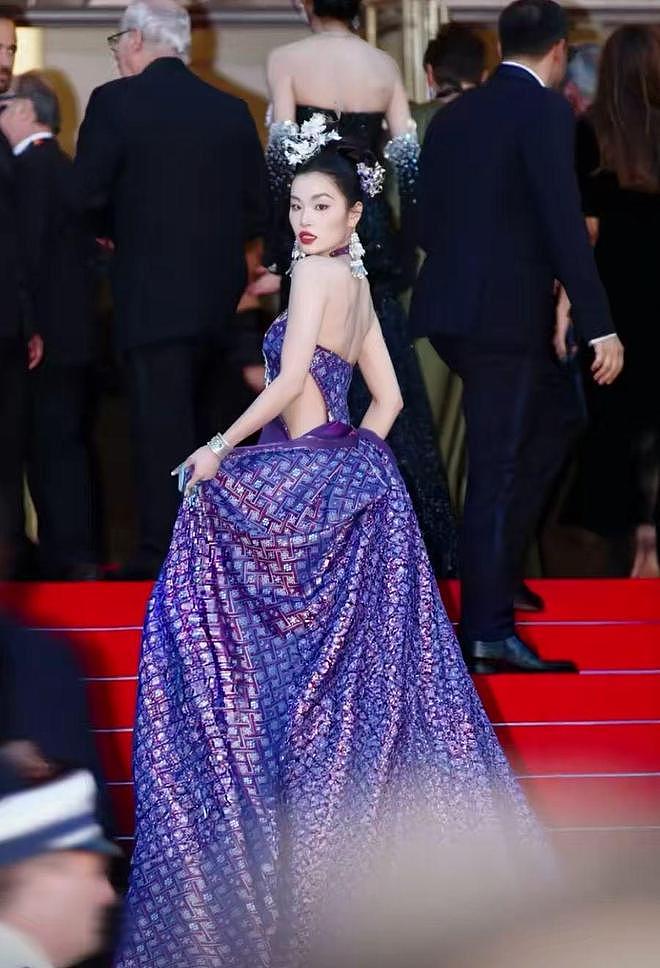 丢人丢到国外！中国网红登上戛纳红毯，被工作人员驱赶赖着不走（组图） - 20