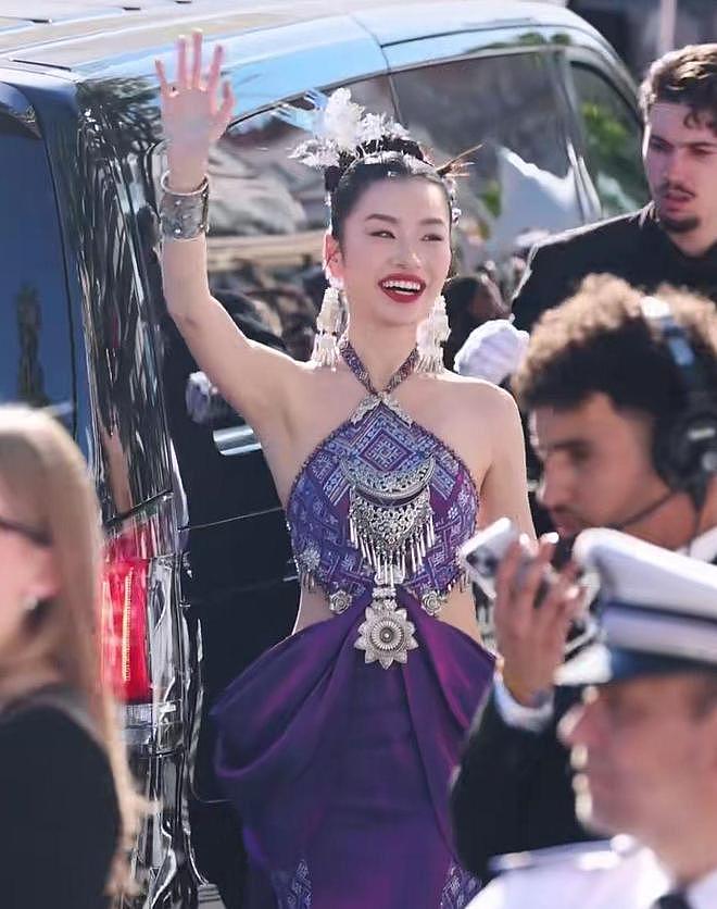 丢人丢到国外！中国网红登上戛纳红毯，被工作人员驱赶赖着不走（组图） - 26