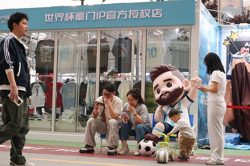 砍6成？世界杯版权传央视6000万美元拿下，足球界疑仅头款 - 1