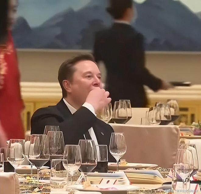 谁说国宴只有菜单?红衣服务员一亮相,镜头全都移不开了 - 5