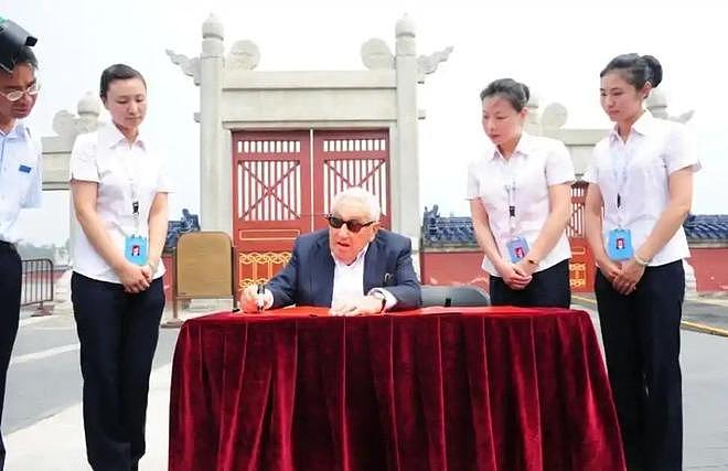 美国富豪团前脚走,天坛就凭颜值炸屏,外国元首直言:美得震撼 - 12