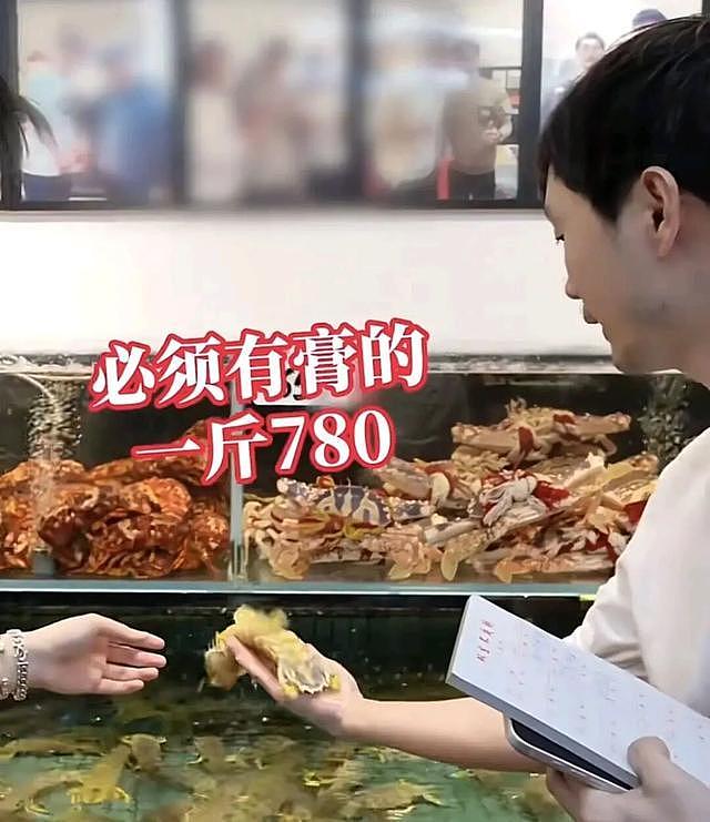花1万3吃汕头海鲜只说“性价比高”,刘雨鑫一句话,戳穿多少人的消费偏见? - 4