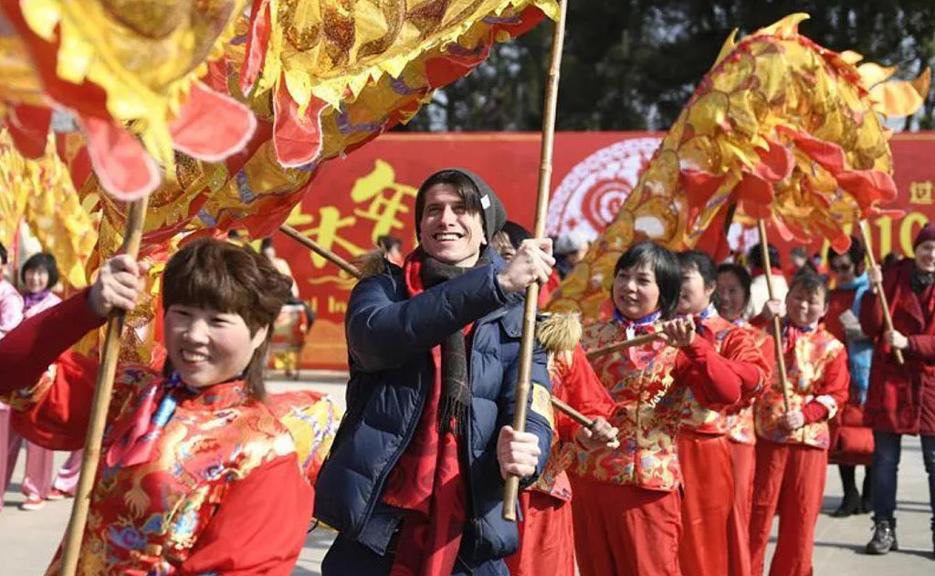 假冒悉大教授直播带货？中国“白猴子”行业内幕曝光，外籍人士靠脸轻松赚钱（组图） - 5