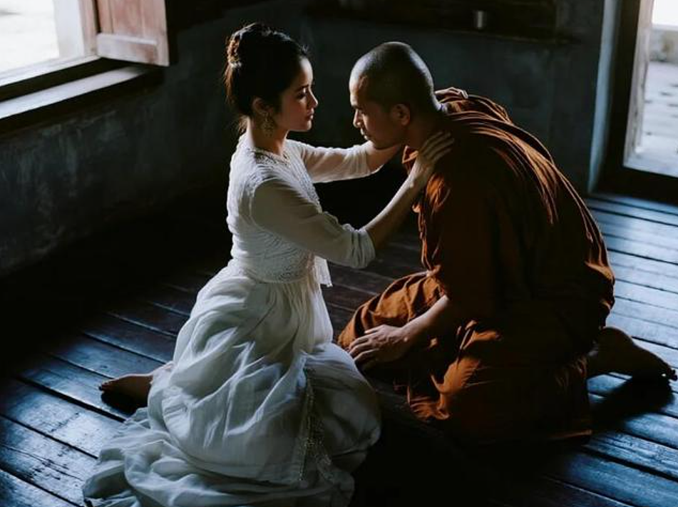 21岁女孩在泰国潜水时失踪，4年后出现在寺庙别墅，和僧人举止亲密（组图） - 1
