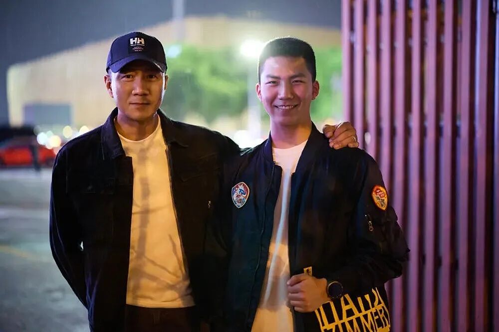 【情感】《爸爸去哪儿》11年后，胡军儿子现状曝光：不做星二代，酷到不敢认！（组图） - 2