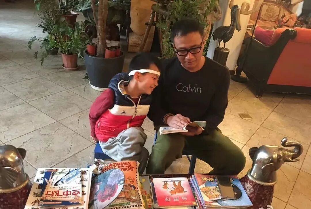 【情感】《爸爸去哪儿》11年后，胡军儿子现状曝光：不做星二代，酷到不敢认！（组图） - 5