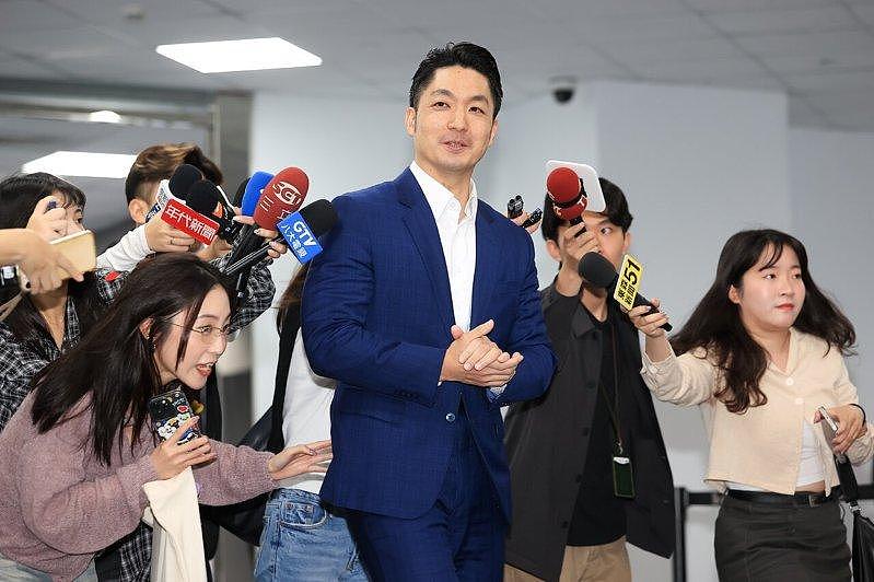 特朗普说不希望台独，蒋万安问沈伯洋：民进党要删台独党纲吗？（图） - 1
