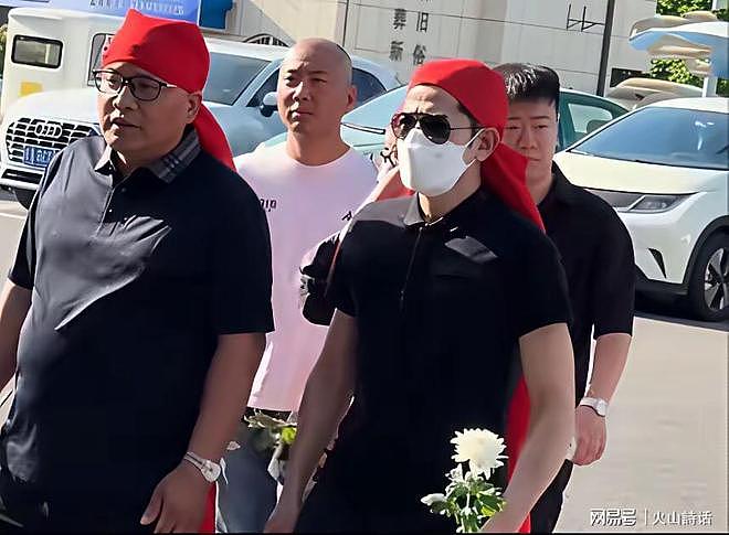郭富城现身安徽农村奔丧,头系红布引发热议,背后民俗大有讲究(组图) - 6
