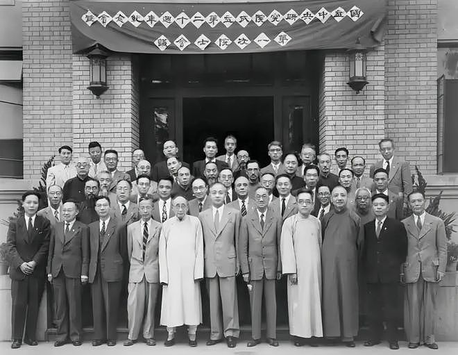 一代宗师陨落，为中国培养100位院士的大人物，被逼惨死！ - 5