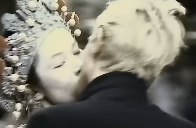 65岁华人阿姨因找到对象在新西兰上新闻！出演“China Girl”成名，曾被多国禁播 - 3
