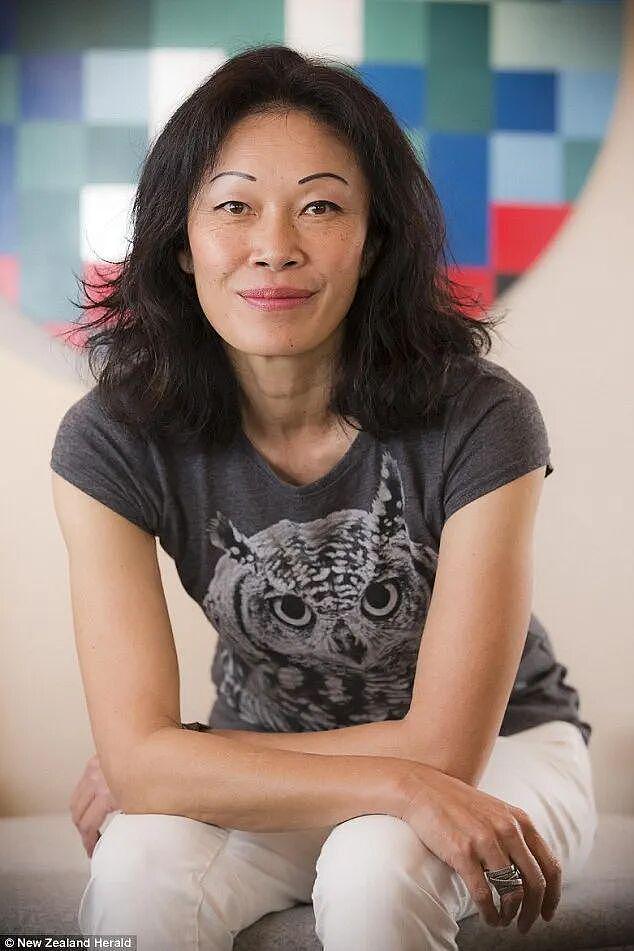 65岁华人阿姨因找到对象在新西兰上新闻！出演“China Girl”成名，曾被多国禁播 - 8