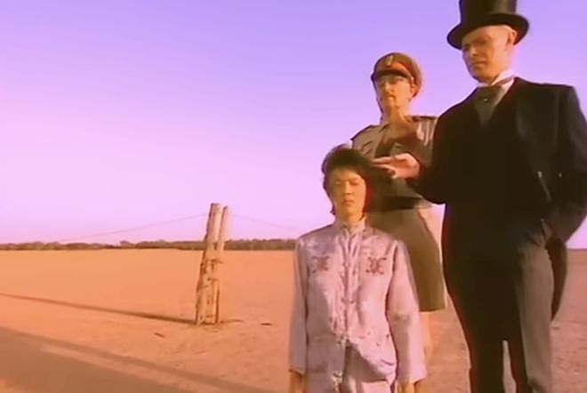 65岁华人阿姨因找到对象在新西兰上新闻！出演“China Girl”成名，曾被多国禁播 - 12