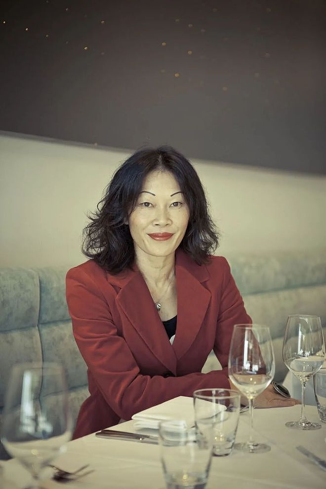 65岁华人阿姨因找到对象在新西兰上新闻！出演“China Girl”成名，曾被多国禁播 - 20