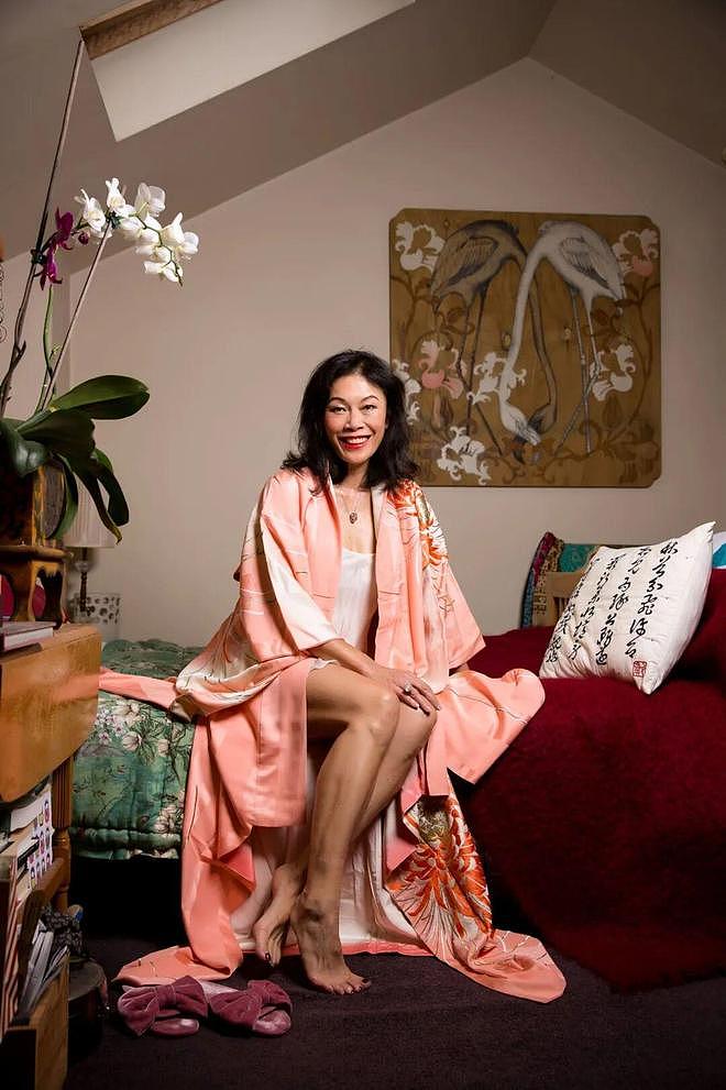 65岁华人阿姨因找到对象在新西兰上新闻！出演“China Girl”成名，曾被多国禁播 - 24