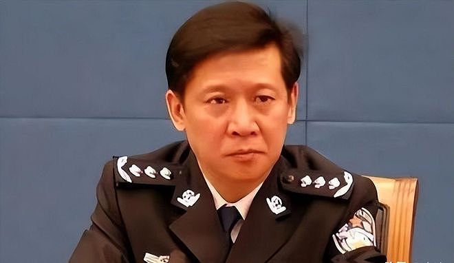 “少帅厅长”郑少东：雪茄烟500元一支，喝的普洱茶30万一两 - 2