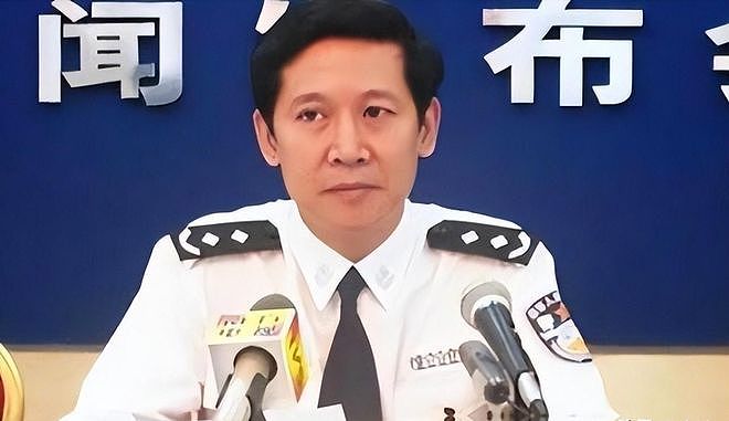 “少帅厅长”郑少东：雪茄烟500元一支，喝的普洱茶30万一两 - 4